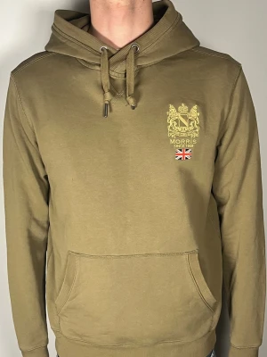 Morris hoodie - Säljer en riktigt snygg och trendig Morris hoodie i fint skick, storlek M, vid frågor är det bara att skriva //Gramenti