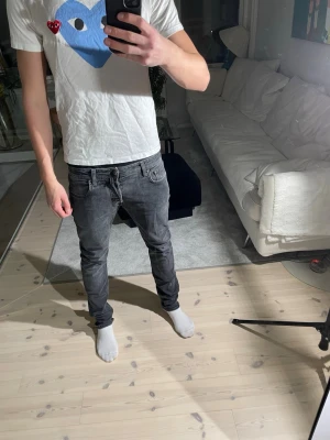 Cdg T-shirt - Cdg T-shirt | Bra skick| Storlek M-sitter som S | Unik, släpps för billigt pris | Skriv till mig vid frågor🤝‼️