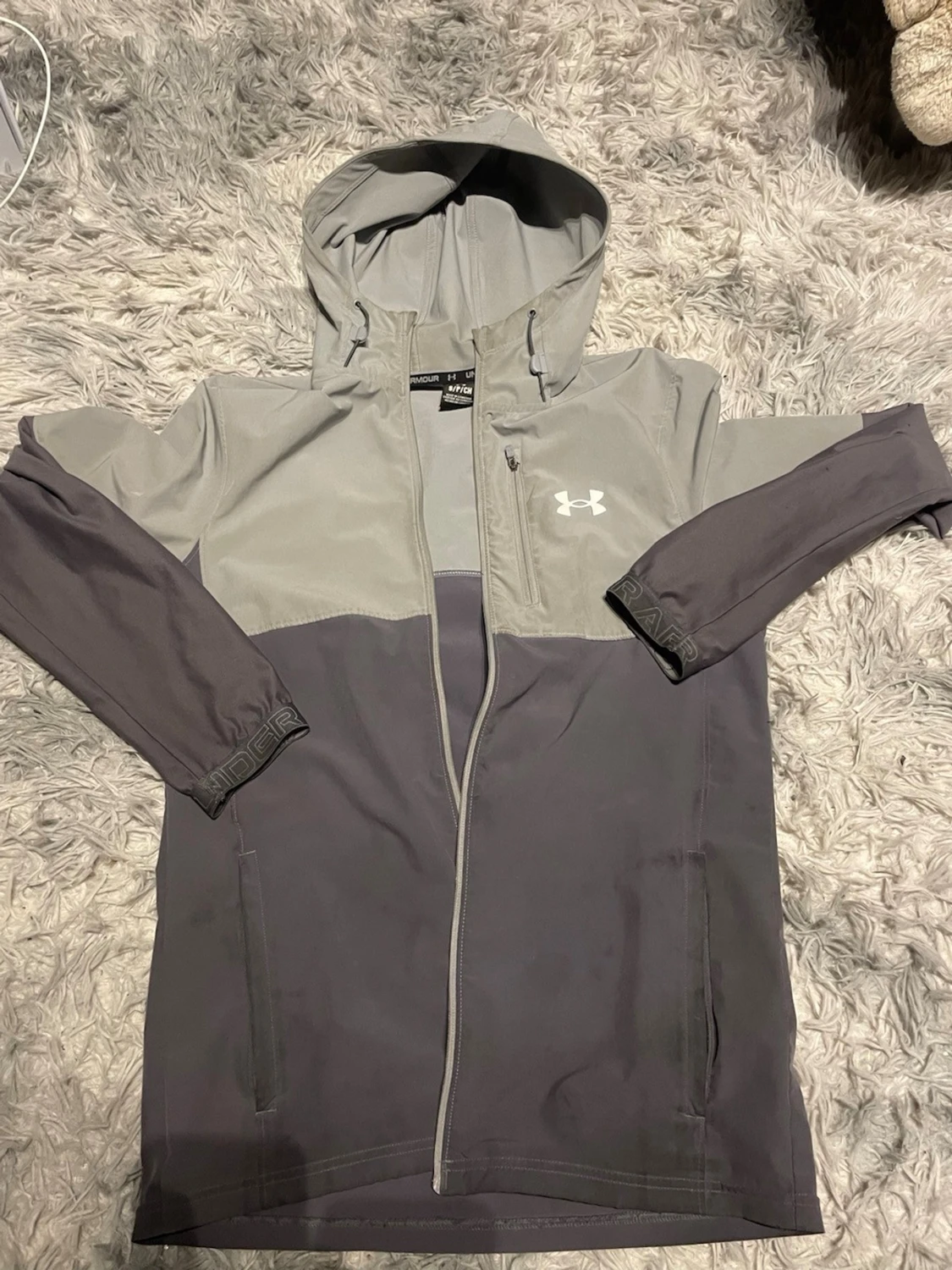 Grå vindjacka