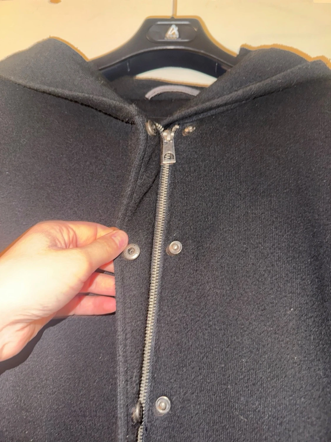 Svart ullkappa med huva  - 5