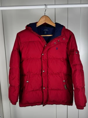 Ralph Lauren Dun Vinterjacka | Xs - Snygg vinterjacka från Ralph Lauren i storlek 14-16y. Hör av er vid funderingar 🙌