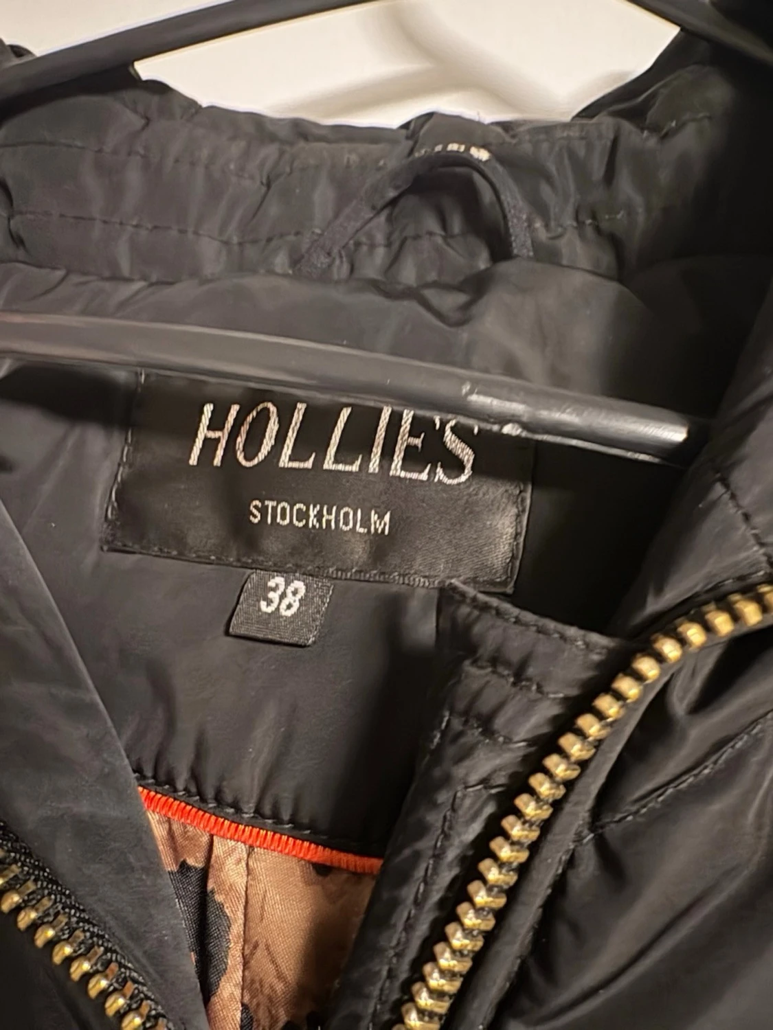 Svart dunjacka med fuskpäls från Hollies - 1