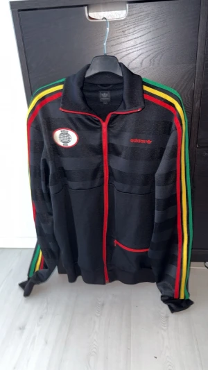 Adidas original world wide collector jacket Rasta - Adidas original world wide collector jacket Rasta riktigt bra kvalité 