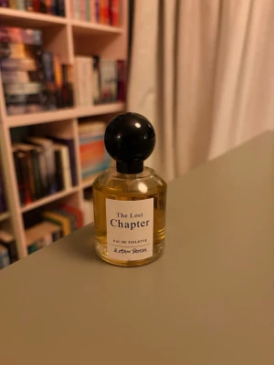 The Lost Chapter Eau de Toilette - The Lost Chapter  från & Other Stories endast test sprayad några gånger. 