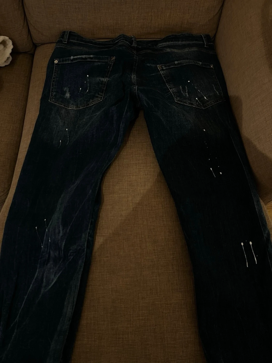 Mörkblå distressed jeans med dragkedja - 2
