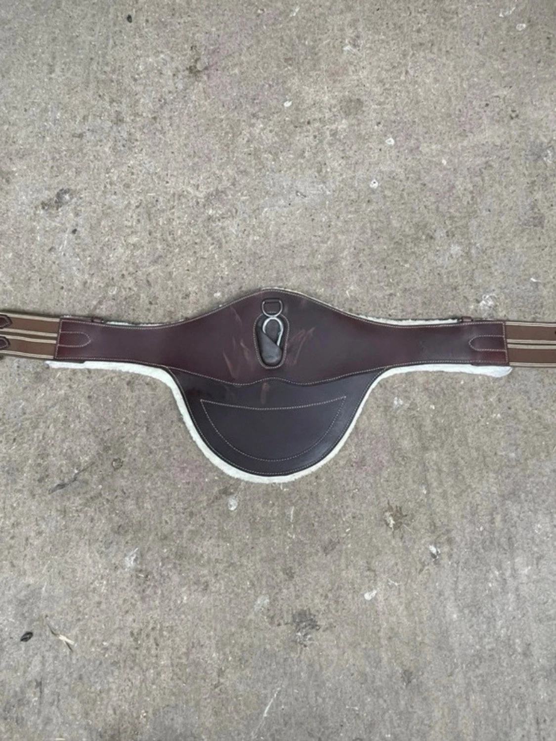 Brun magplatta med avtagbart fluff till häst