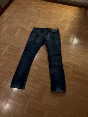 Replay anbass blue jeans  - Replay anbass blue jeans storlek 34-34 men passar mer som 32-32 inga skador eller slitningar ( som inte är del av designen) skickar inom 24h av köp 🫡🫰