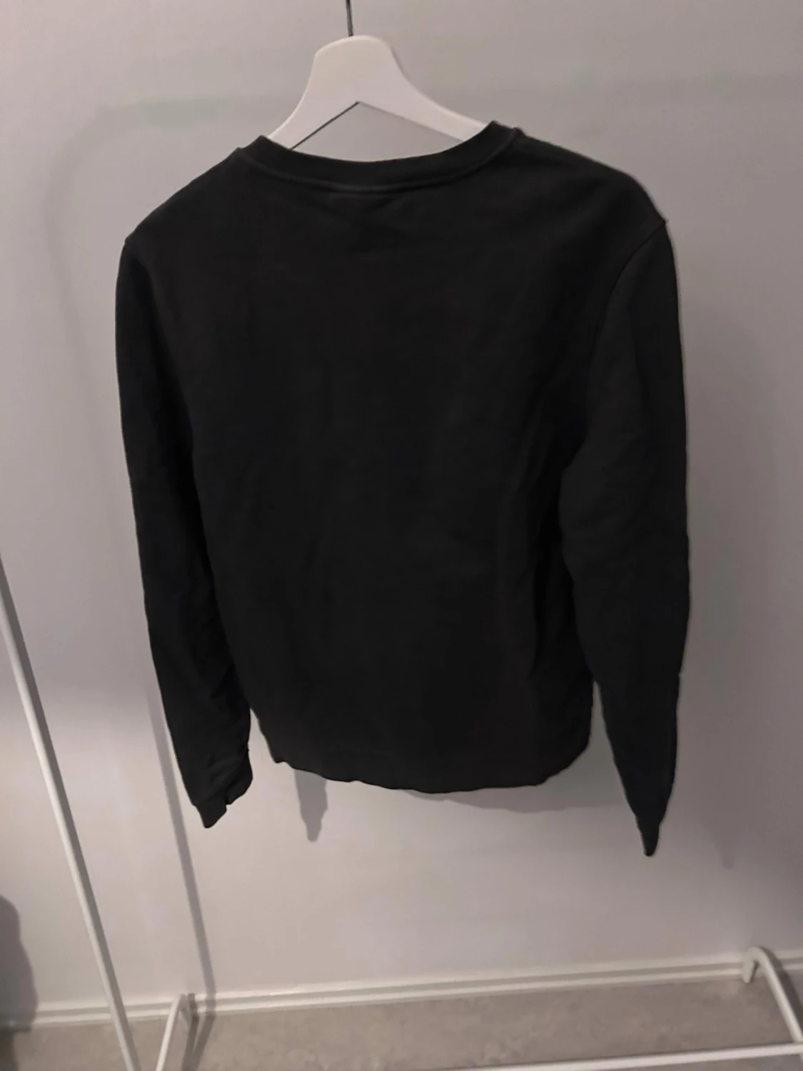 Svart sweatshirt från Calvin Klein - 2