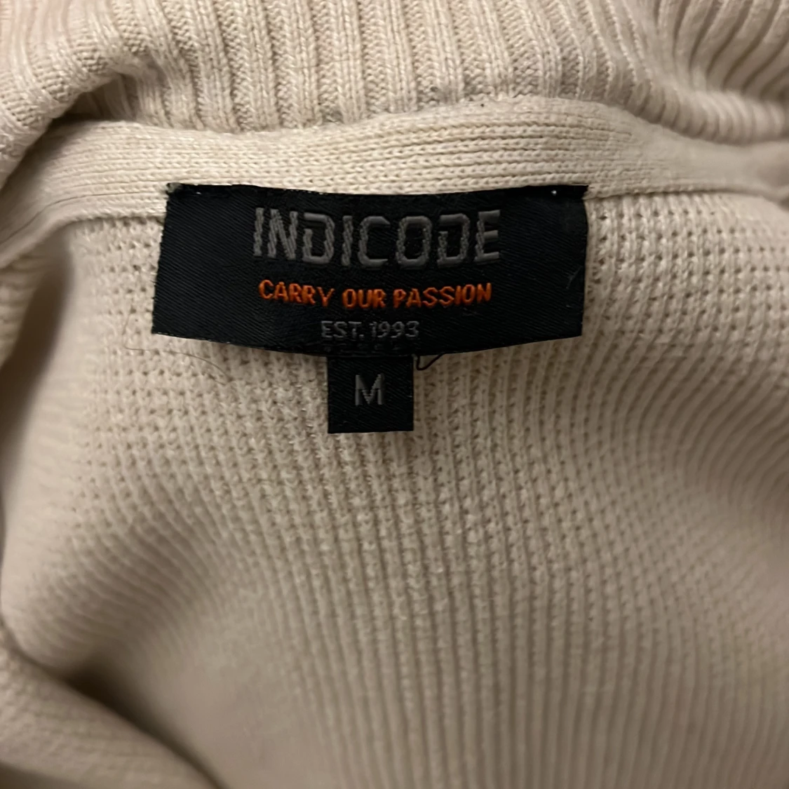 Beige stickad cardigan från Indicode - 1