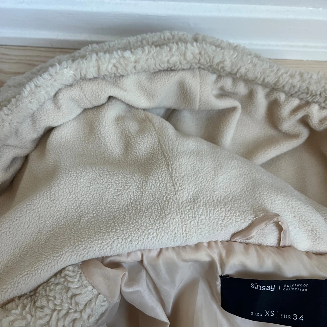 Beige teddyjacka med huva från Sinsay - 3