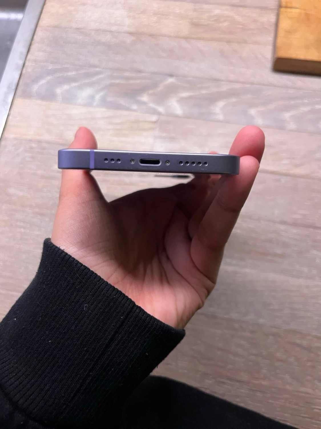 Lila iPhone 12 med MagSafe-skal - 2