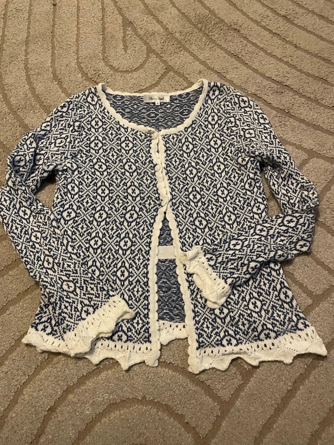 Unik Blåvit mönstrad kofta med volangkant