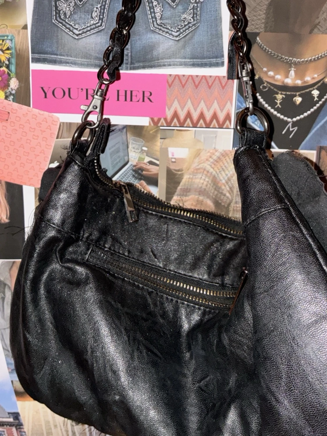 Svart handväska med nitar och volanger - 3