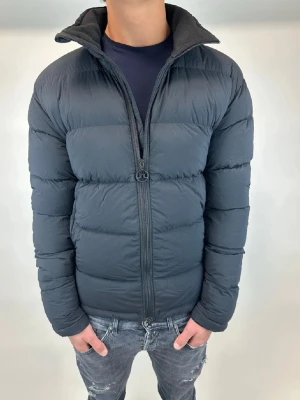 J.lindeberg dunjacka - Tjenaret! Säljer nu denna riktigt snygga dunjackan från j.lindeberg i storlek XS fits S, nypris 4500kr, mitt pris 1999kr. Vid minsta lilla fundering så är det bara att höra av er!