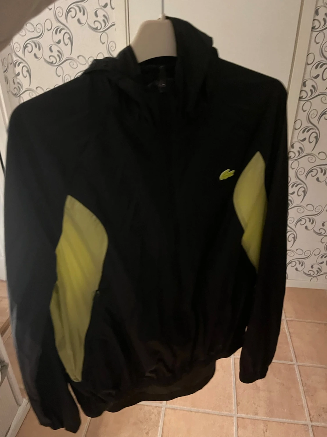 Svart och gul vindjacka från Lacoste - 1