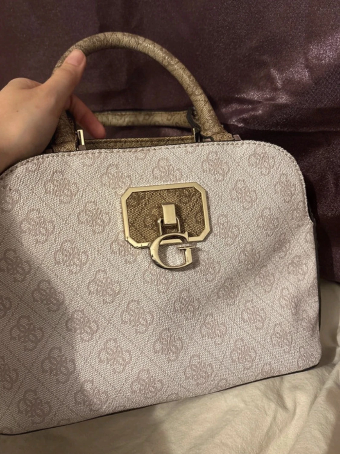 Beige handväska från Guess - 4