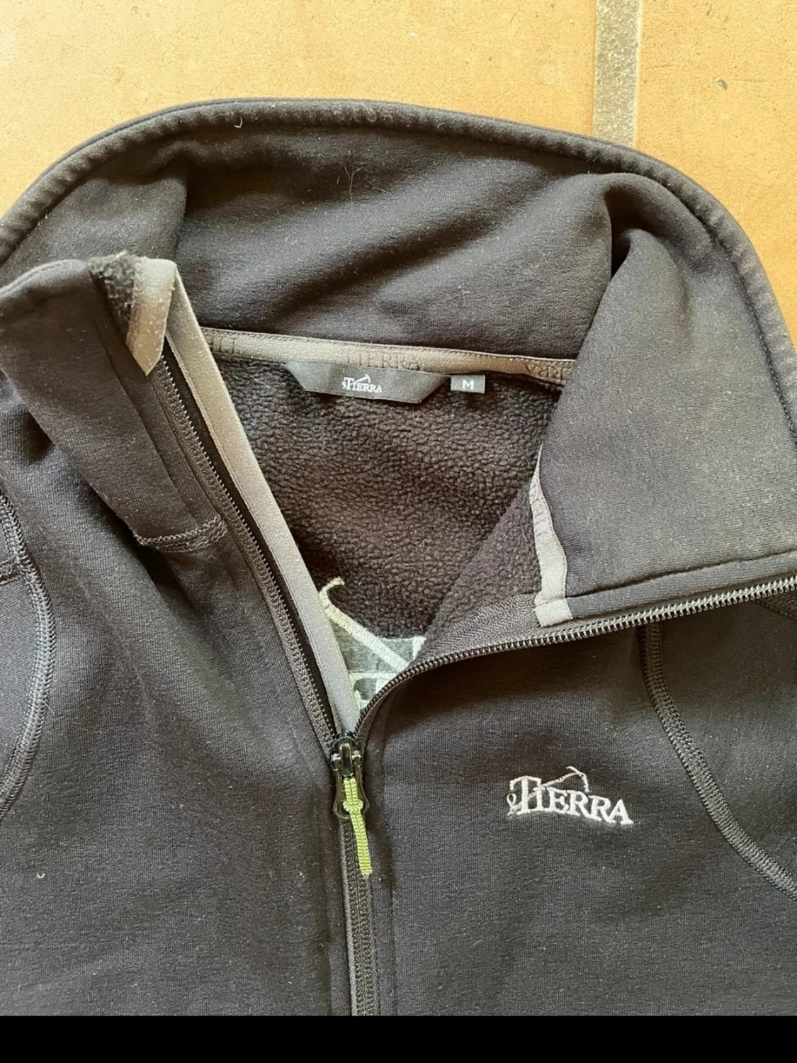 Svart fleecejacka från Tierra - 1