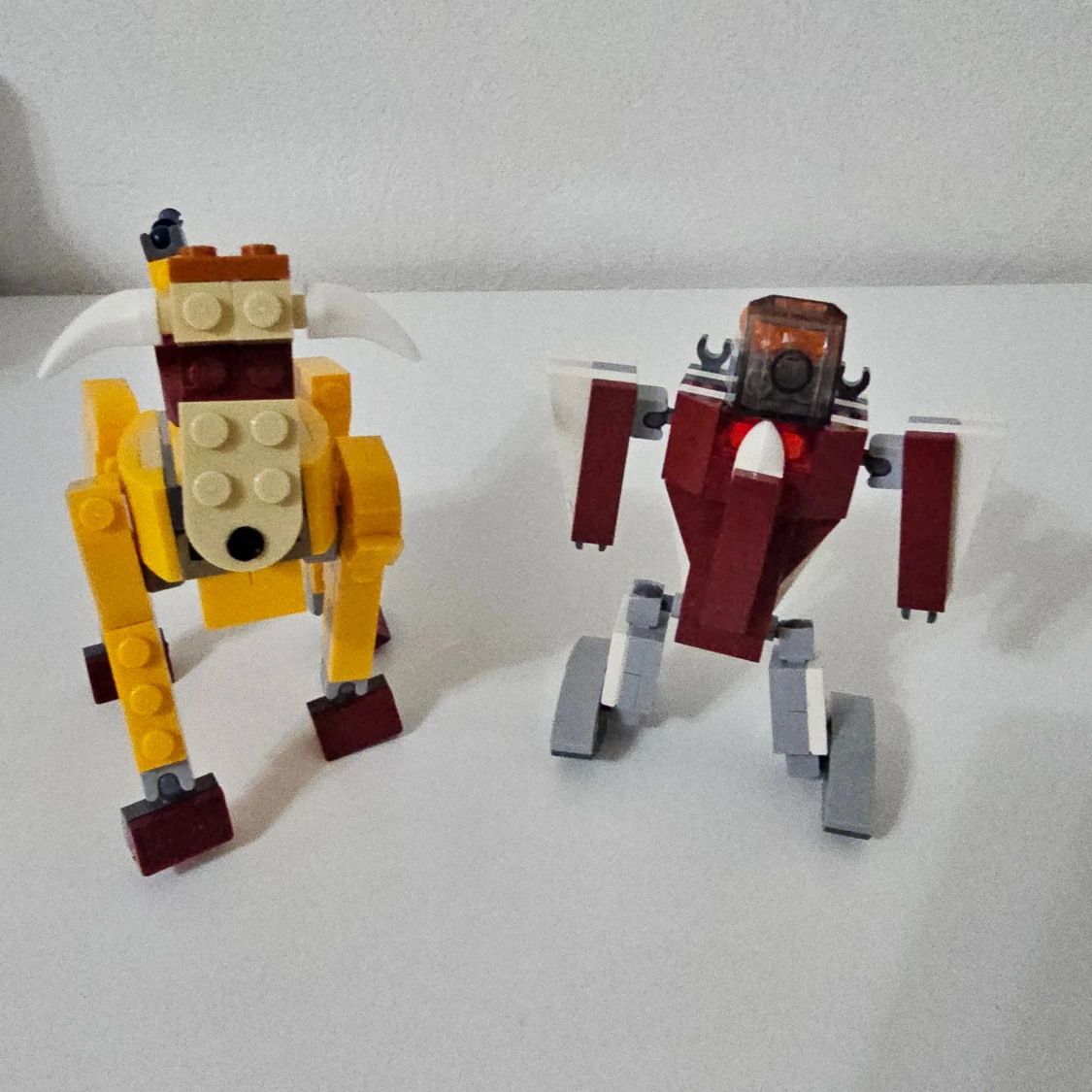 LEGO robot och djurfigur