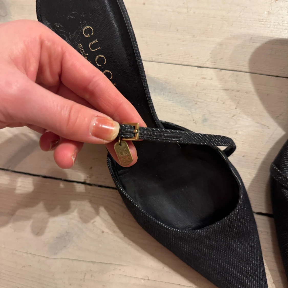Svarta kitten heels från Gucci - 2