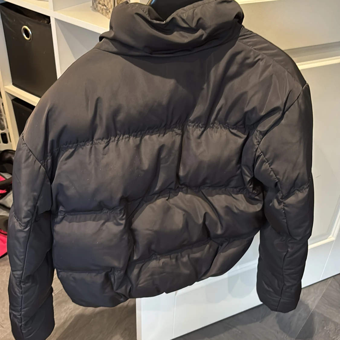 Svart pufferjacka  - 1