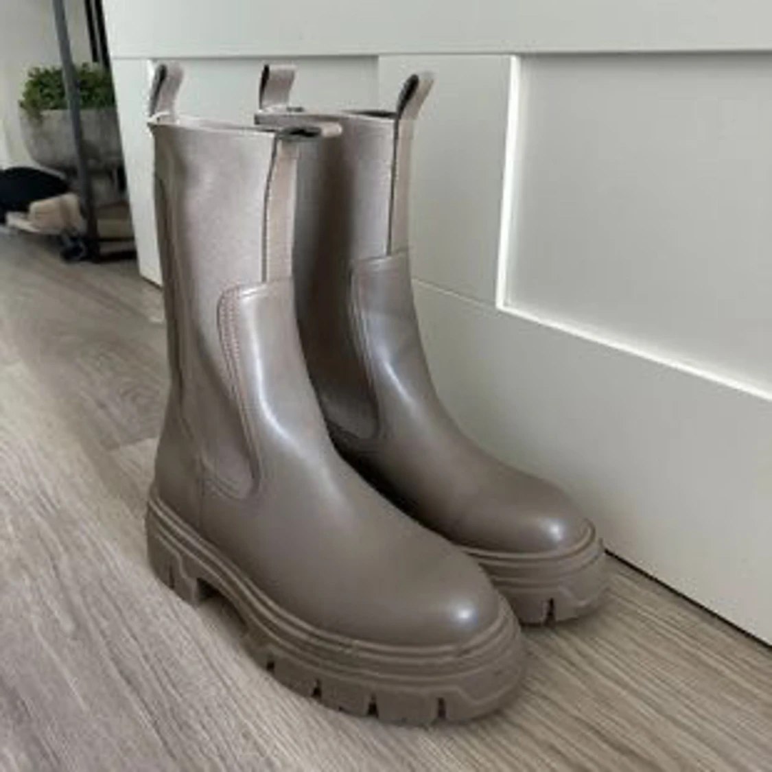 Chunky beige chelsea boots