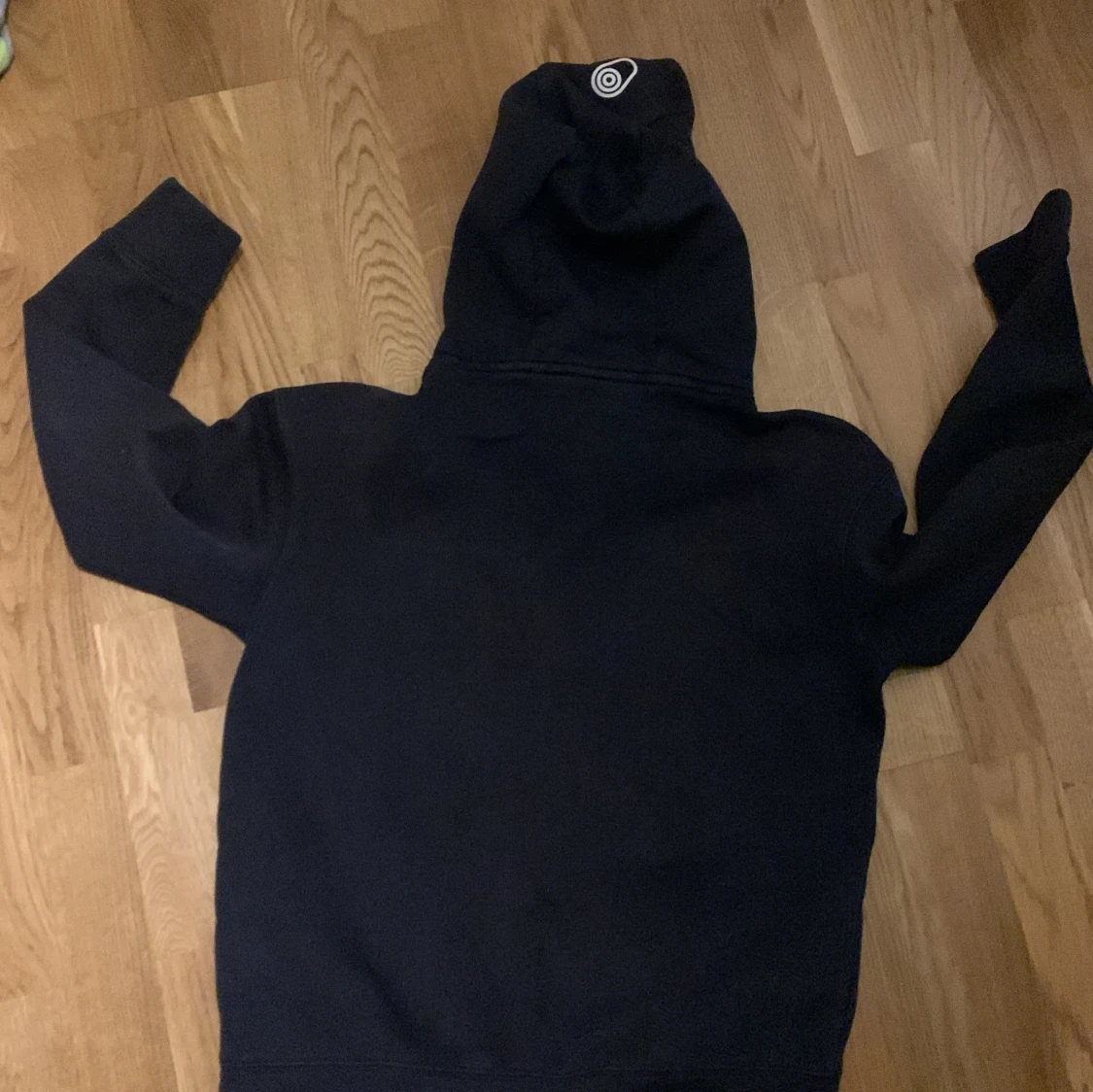 Mörkblå hoodie från Sail Racing - 2