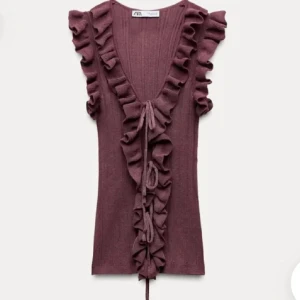 Zara lila/vinröd volangtopp - Kommer inte till användning💗