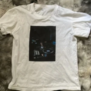 Not everyone understand housemusic - En snygg tröja från gardegrisch köpt för 300kr 