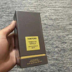 Tom Ford Tobacco Vanille 100ml - Tom Ford Tobacco Vanille Eau de Parfum, 100 ml. En ikonisk doft i snygg förpackning – perfekt för dig som vill sticka ut med stil.