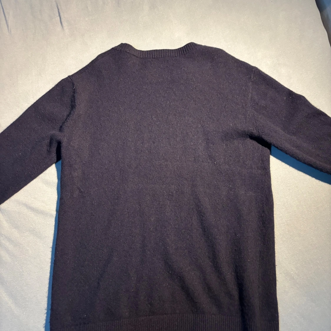 Mörkblå stickad tröja från GANT - 1