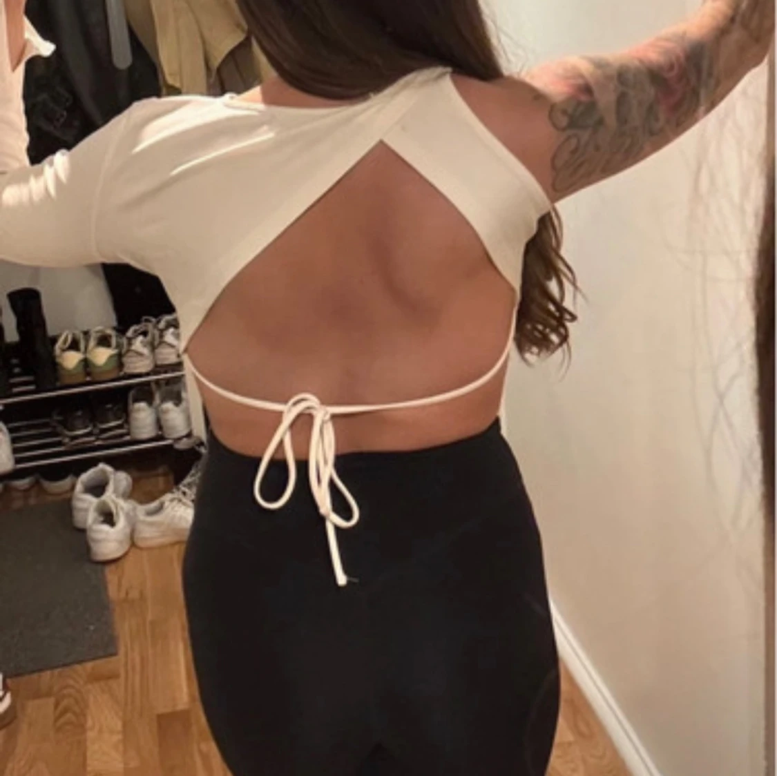 Festlig croptop med öppen rygg - 3