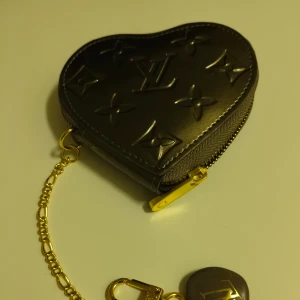 Väska/plånbok - Liten söt väska/plånbok. Mörkgrå.