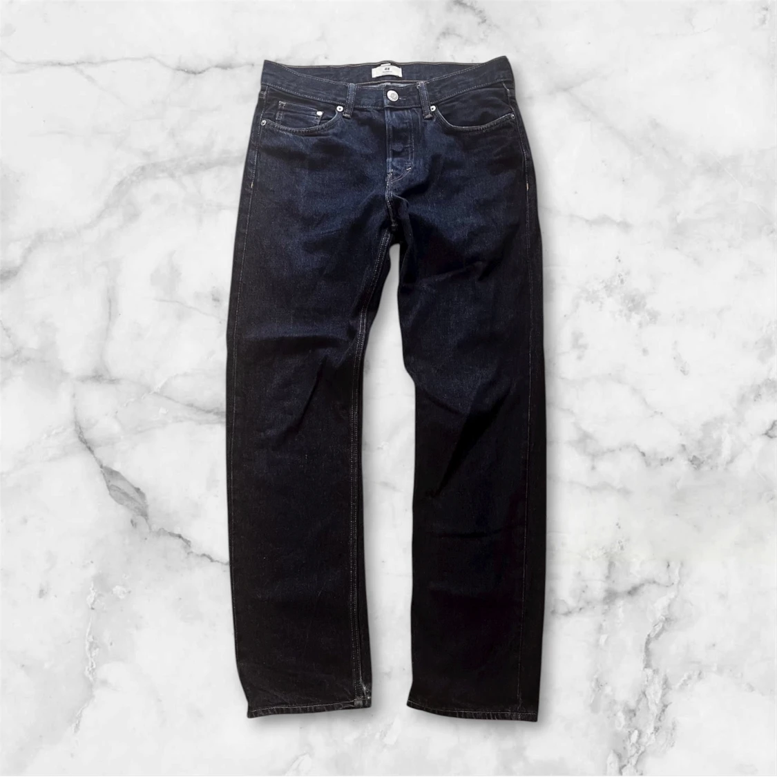 Mörkblå jeansbyxor från H&M 30/32