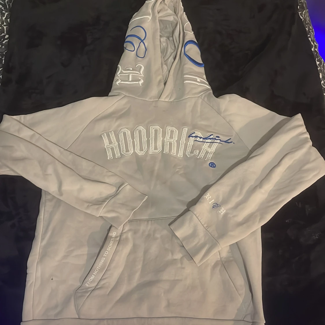 Grå hoodie från Hoodrich med tryck