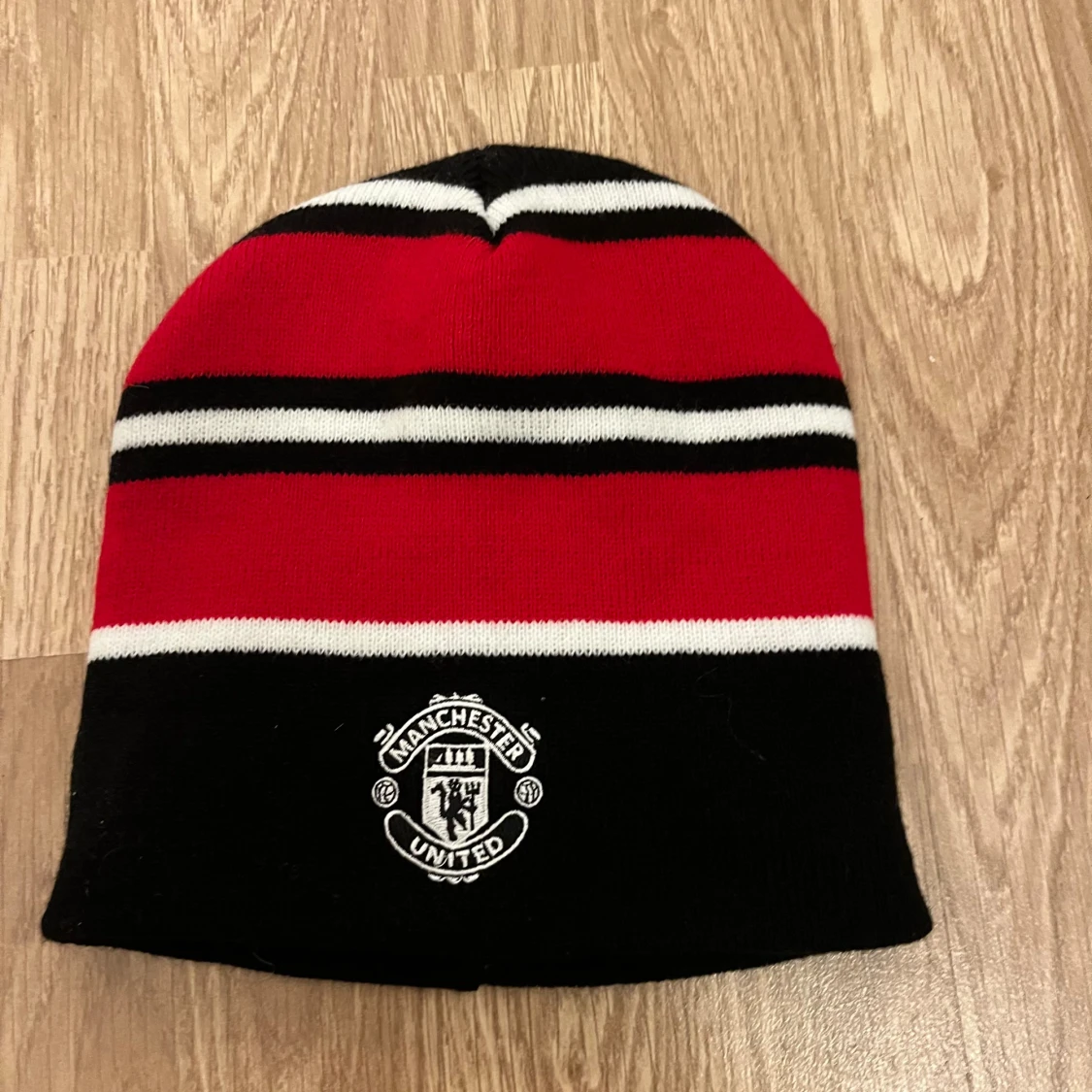 Manchester United Randig mössa i rött, svart och vitt