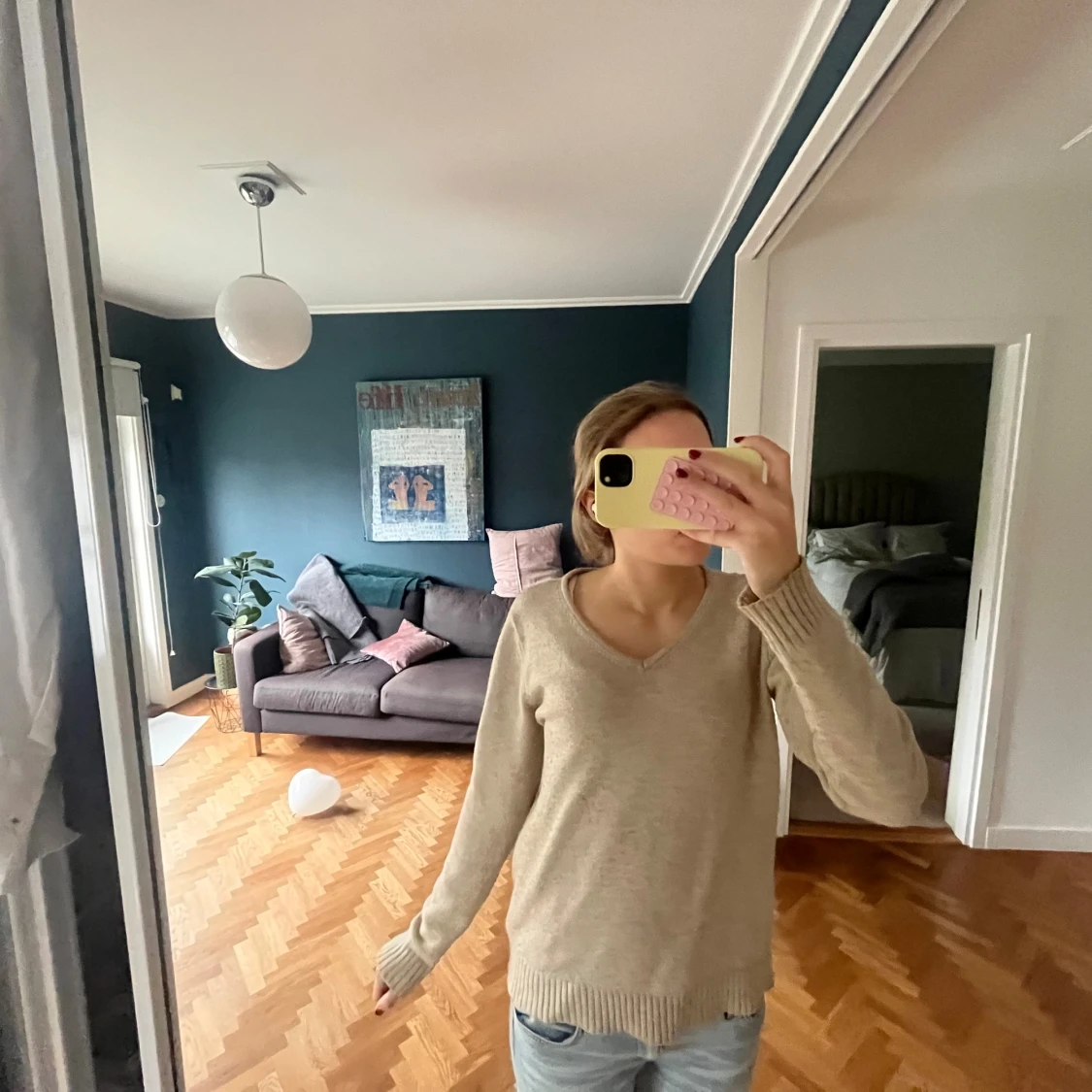 Beige stickad v-ringad tröja - 1