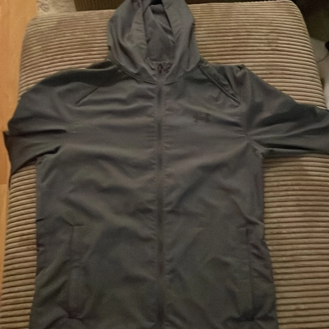 Svart vindjacka från Under Armour XS