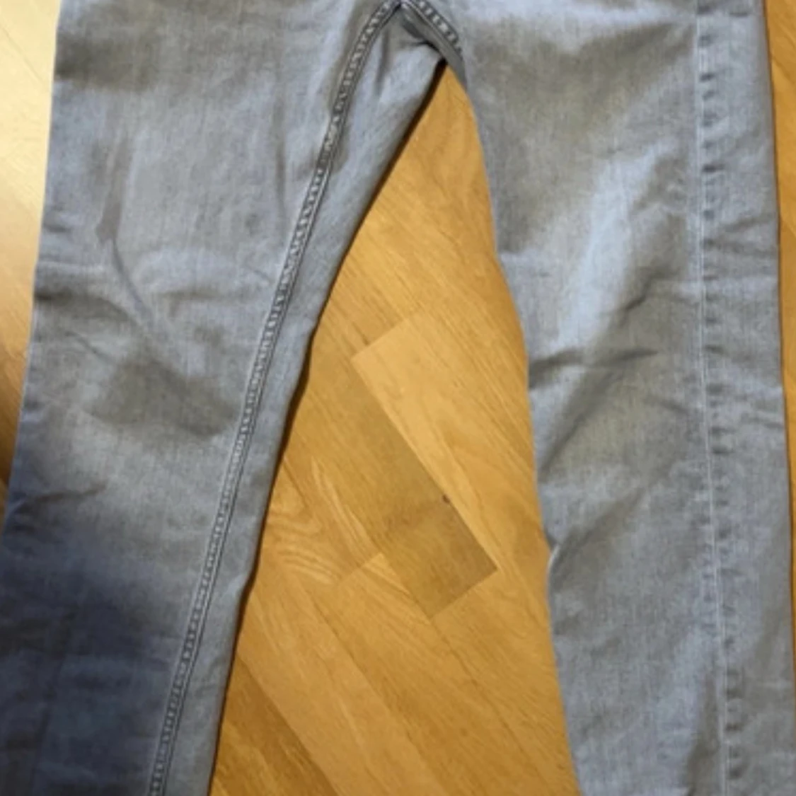 Ljusgrå raka jeans - 1