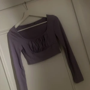 Lila top  - Lila top storlek S 