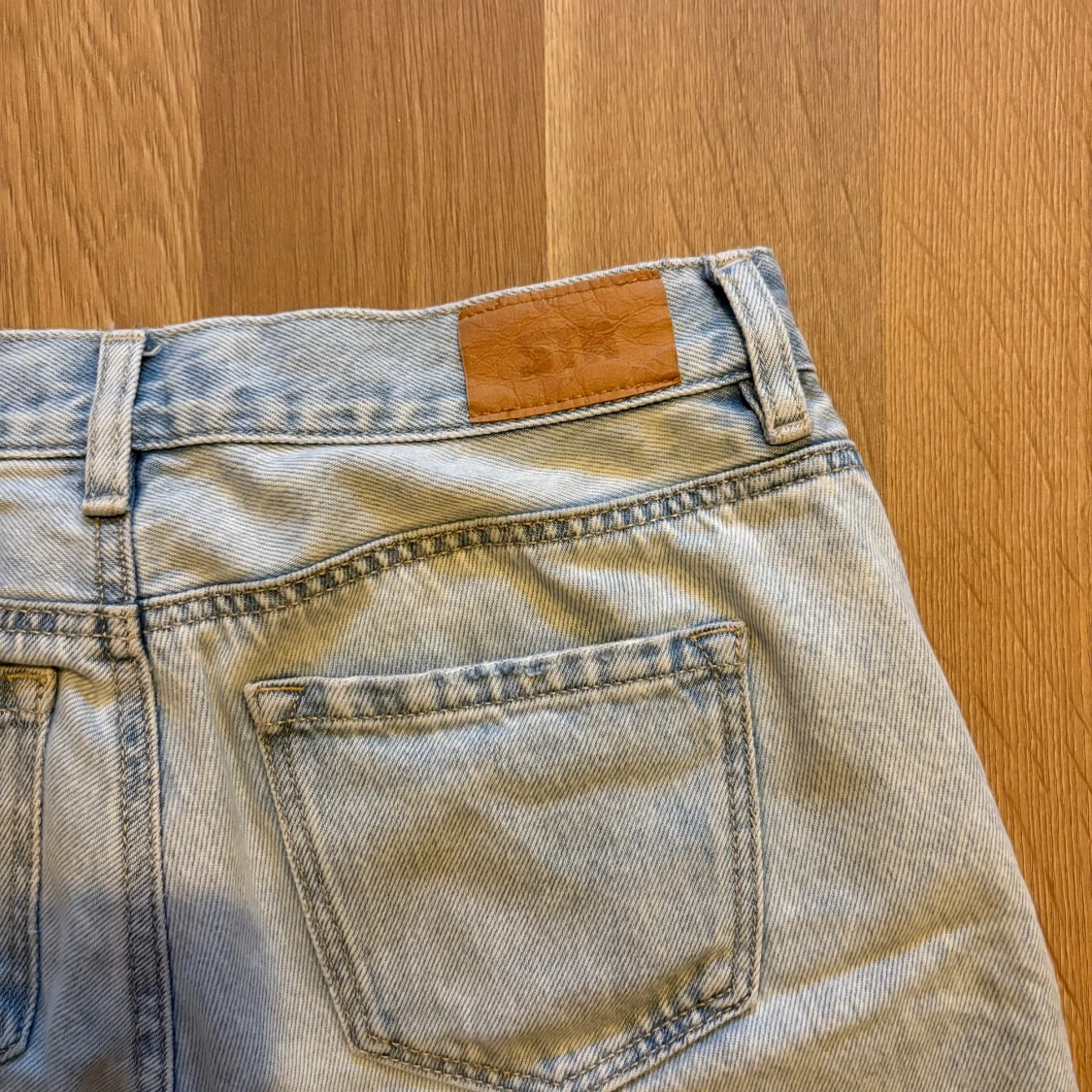 Ljusblå raka jeans - 2