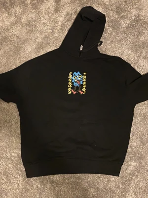 Oversized Hoodie med tryck - En fin oversized hoodie med tryck på fram och baksida