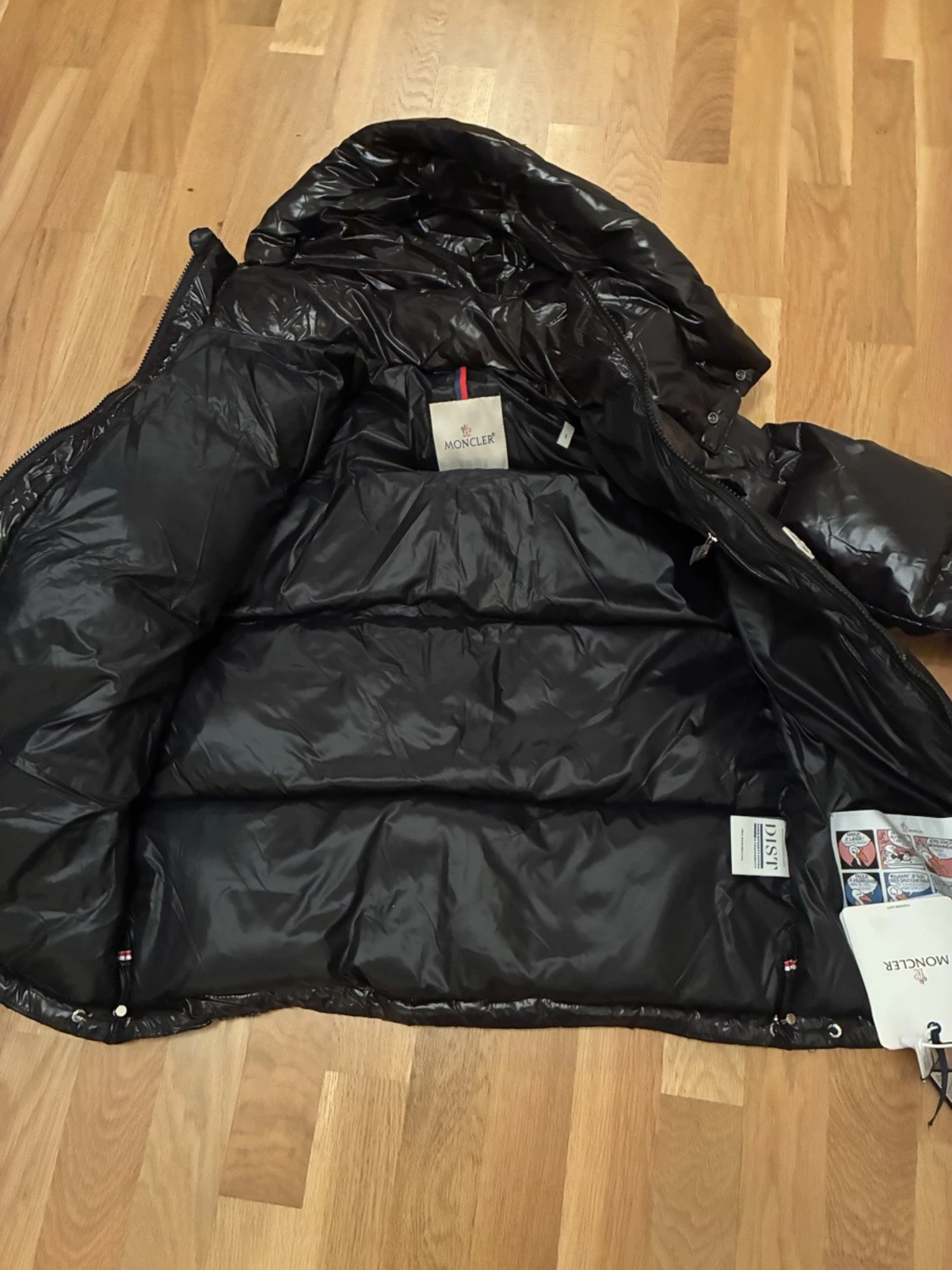 Svart pufferjacka från Moncler - 2