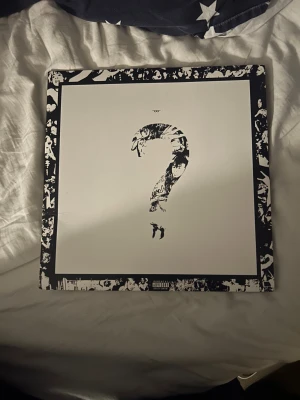 ? - Denna vinyl med det ikoniska omslaget och låtar som 'SAD!' och 'Moonlight' 