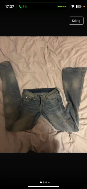 Cheap Monday ljusblå bootcut jeans - Jätte snygga och populära jeans från weekday 🥰26/34 