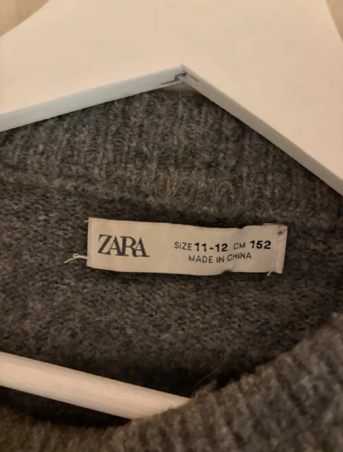 Grå stickad tröja från Zara - 1