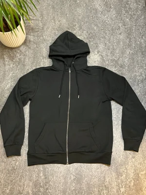 Svart zip tröja från lager 157 - Snygg och skön Zip-tröja från lager 157 