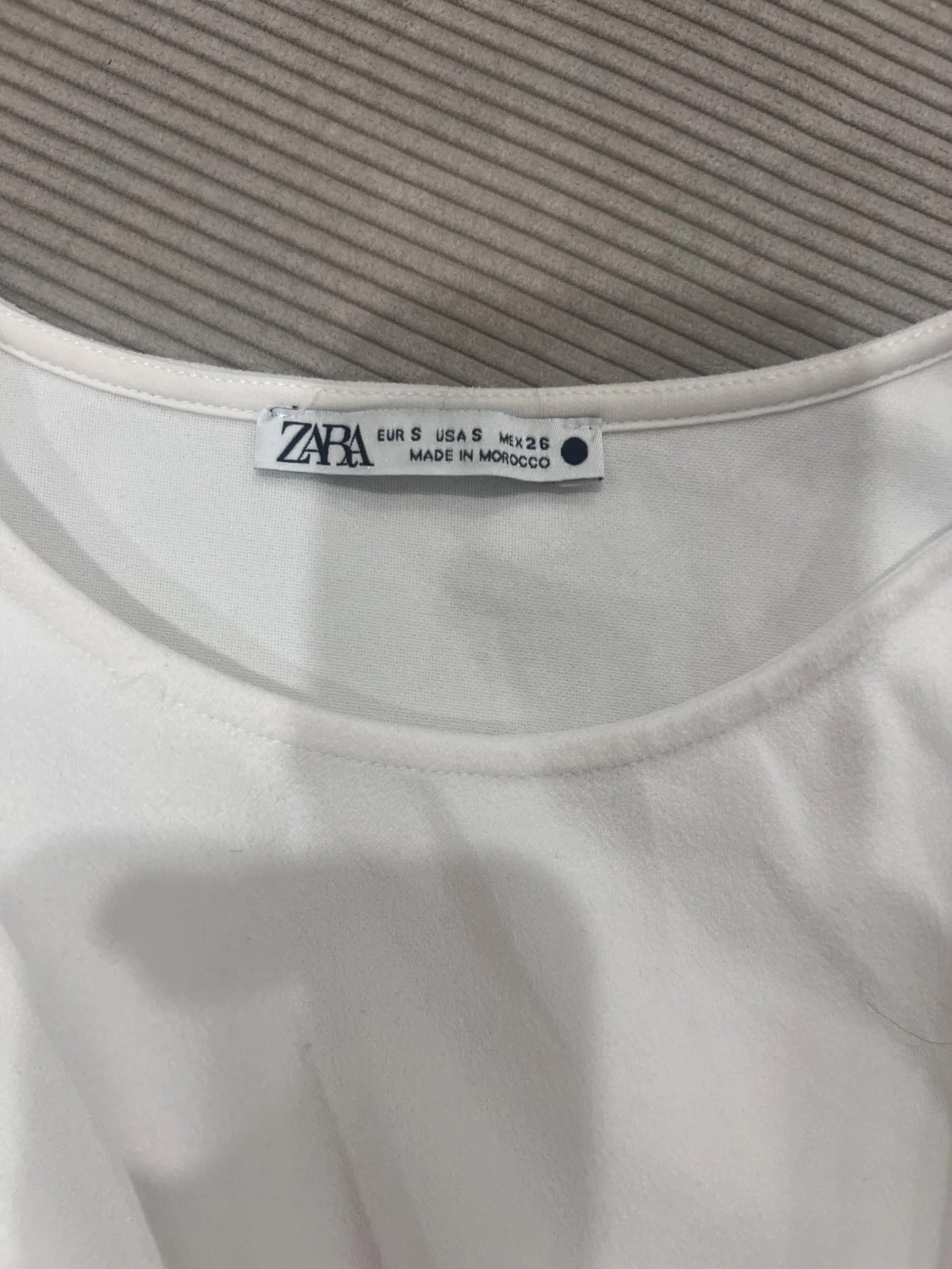 Vit ärmlös topp från ZARA med detalj - 4