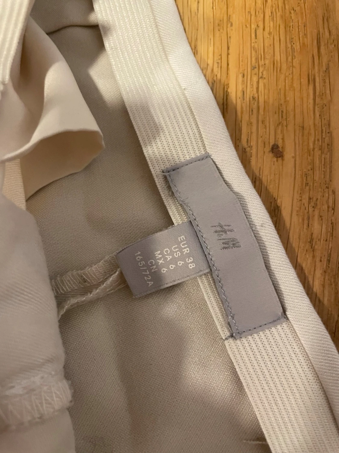 Beiga kostymbyxor från H&M, strl 38 - 2