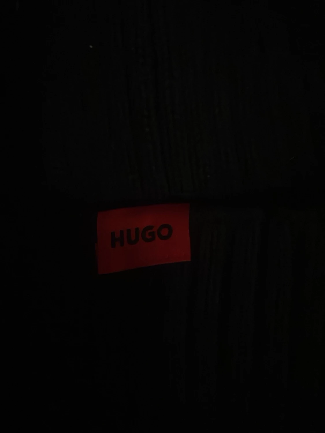 Svart mössa från Hugo - 5