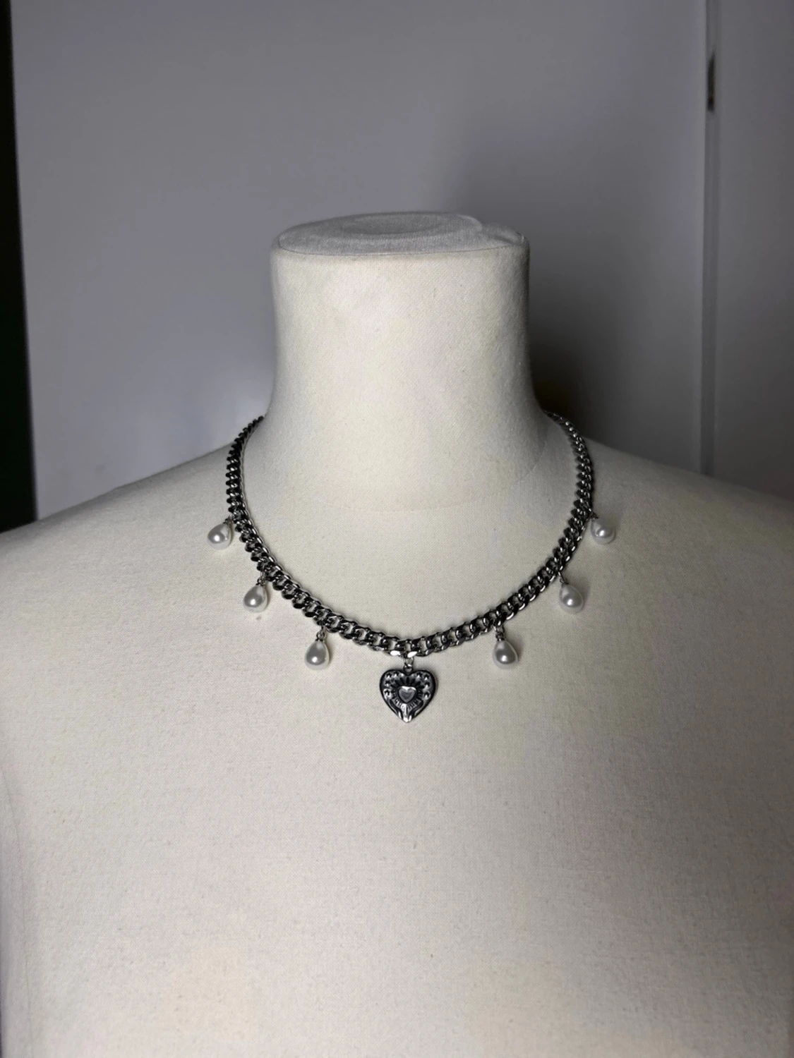 Halsband med pärlor och hjärta silverfärgat  - 4